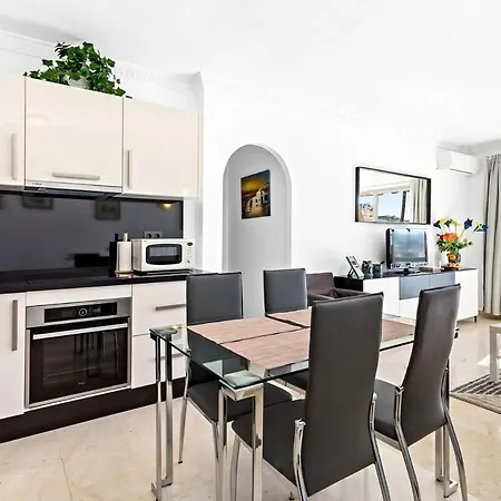 Palm Apartment, 1 Bedroom, Pool, Beautiful Garden, Parking Apartment Fuengirola